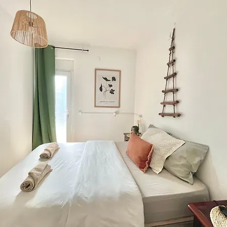 Casa Cacaus, Aljezur بيت ضيافة